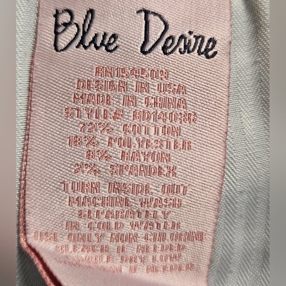 Blue Desire Curvy Short Shorts with Lace Pockets - Picture 14 of 15